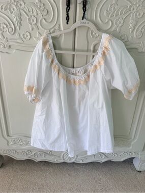 NWT - Smith & Quinn White Puff Sleeve Peasant Top with Cream Trim